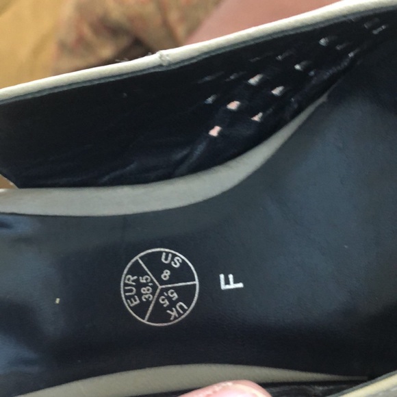 ARA Perforated Gray Sling Back Sandal Sz 8 - Picture 8 of 9